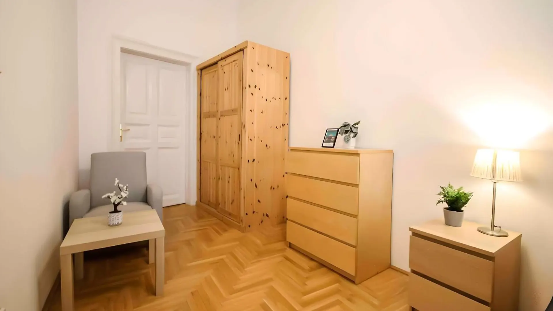 R171 Elitehost Raday Apartment Budapest 0*,